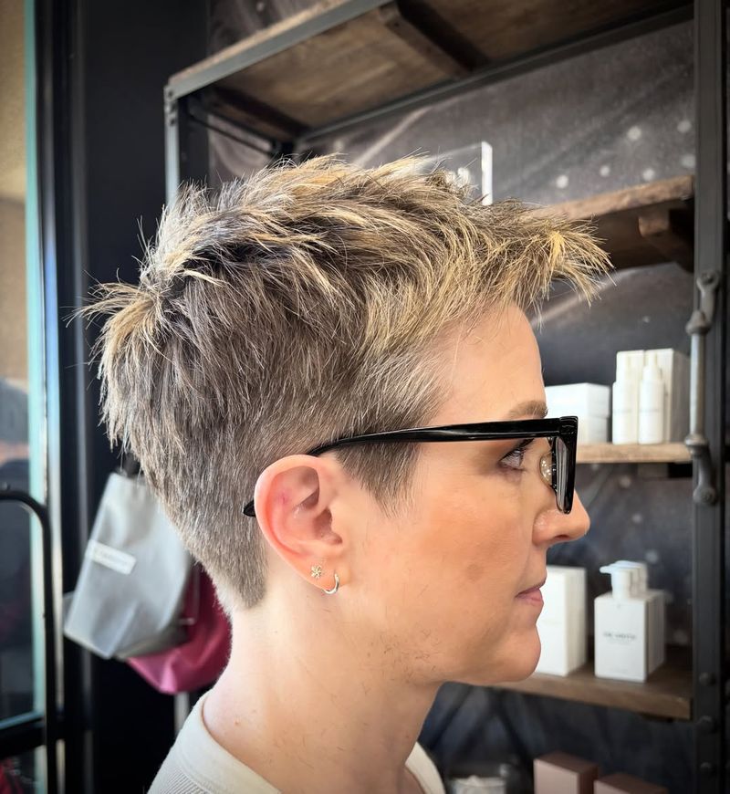 19. Playful Textured Pixie
